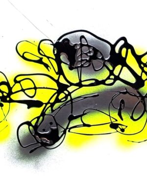 Aferrado al volante.