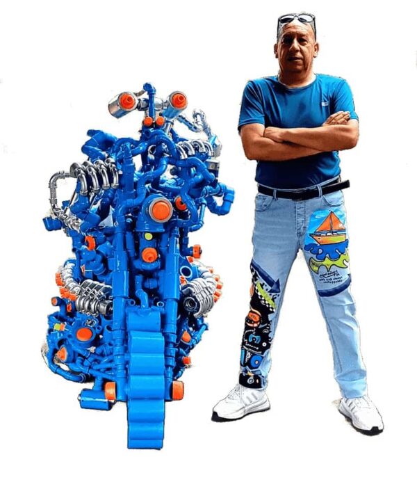 la inteligencia artificial también monta en moto escultura de Miguel Muñoz Martinez.