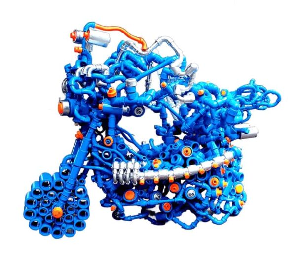 la inteligencia artificial también monta en moto escultura de Miguel Muñoz Martinez.